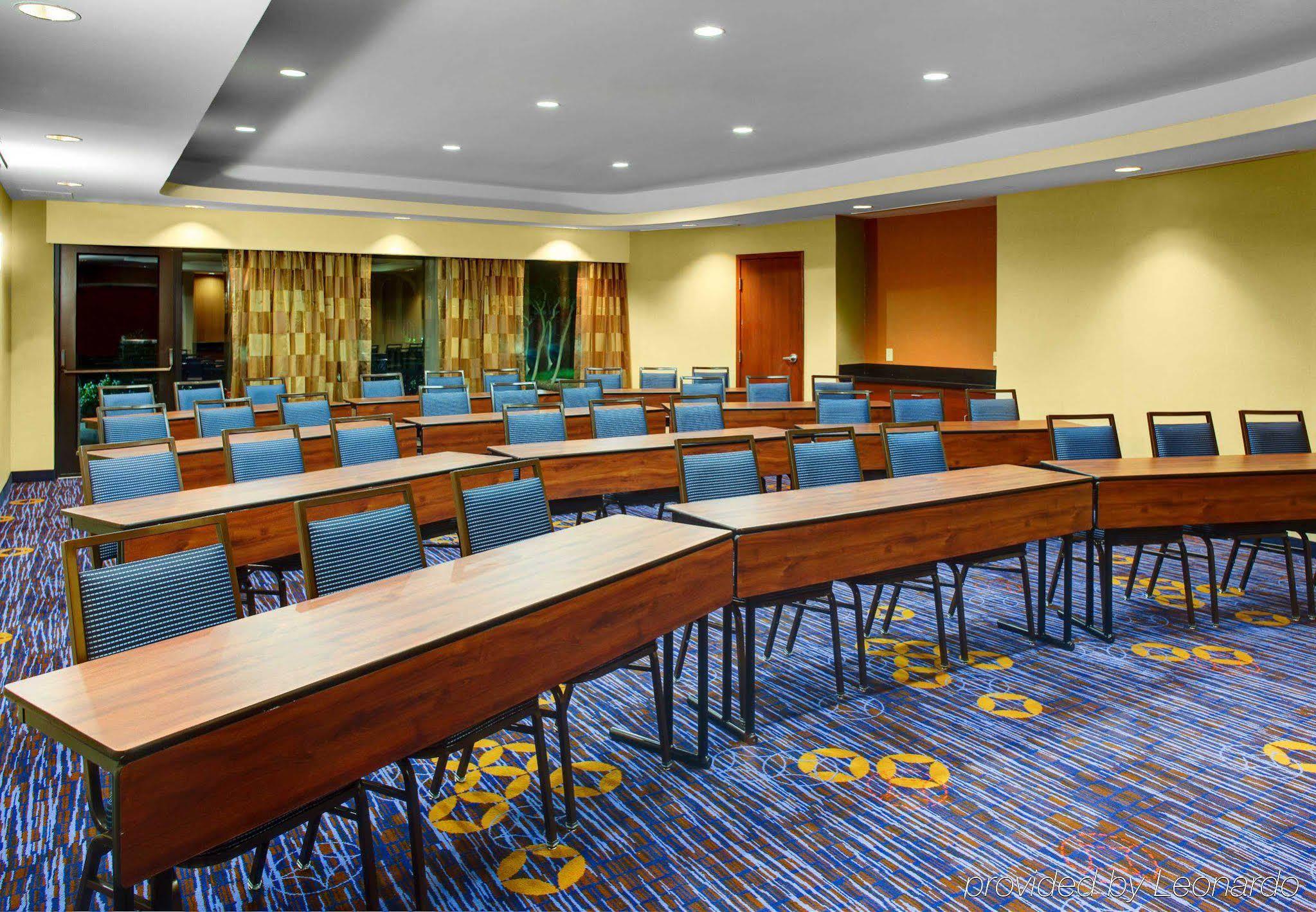 Courtyard High Point Hotel Екстериор снимка