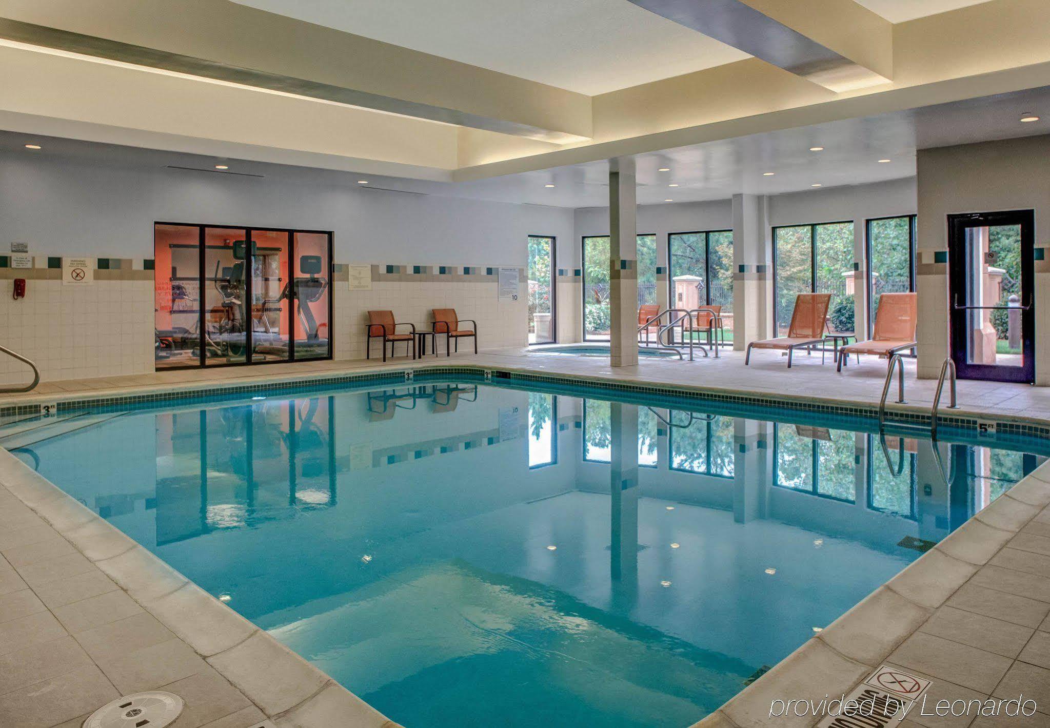 Courtyard High Point Hotel Екстериор снимка