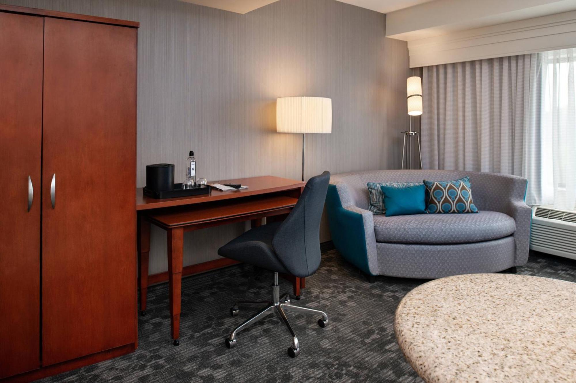 Courtyard High Point Hotel Екстериор снимка