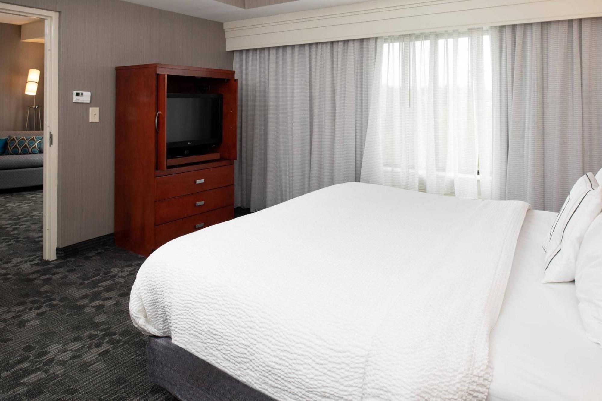 Courtyard High Point Hotel Екстериор снимка