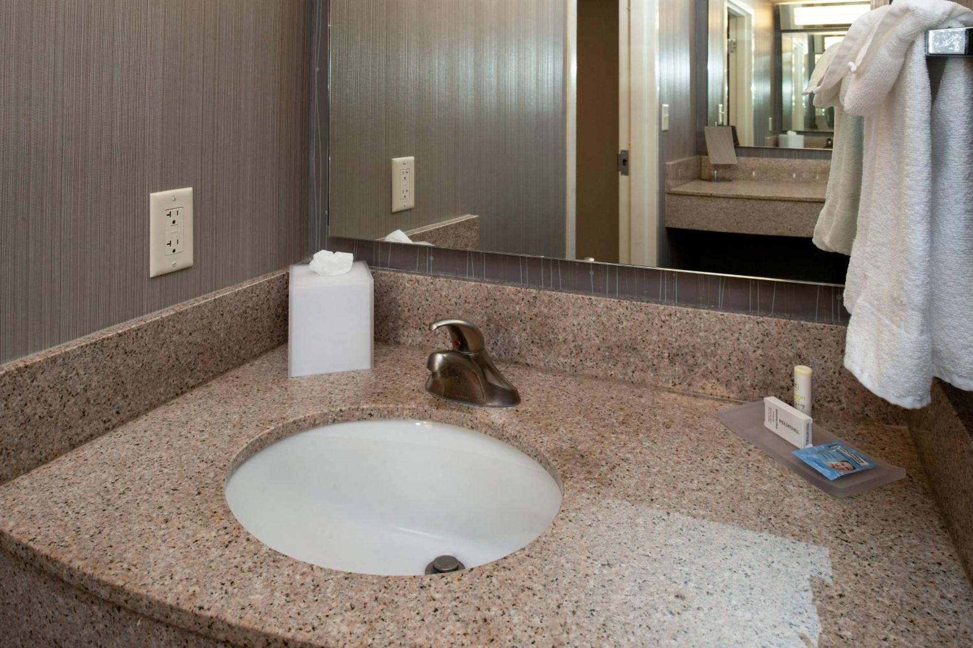 Courtyard High Point Hotel Екстериор снимка
