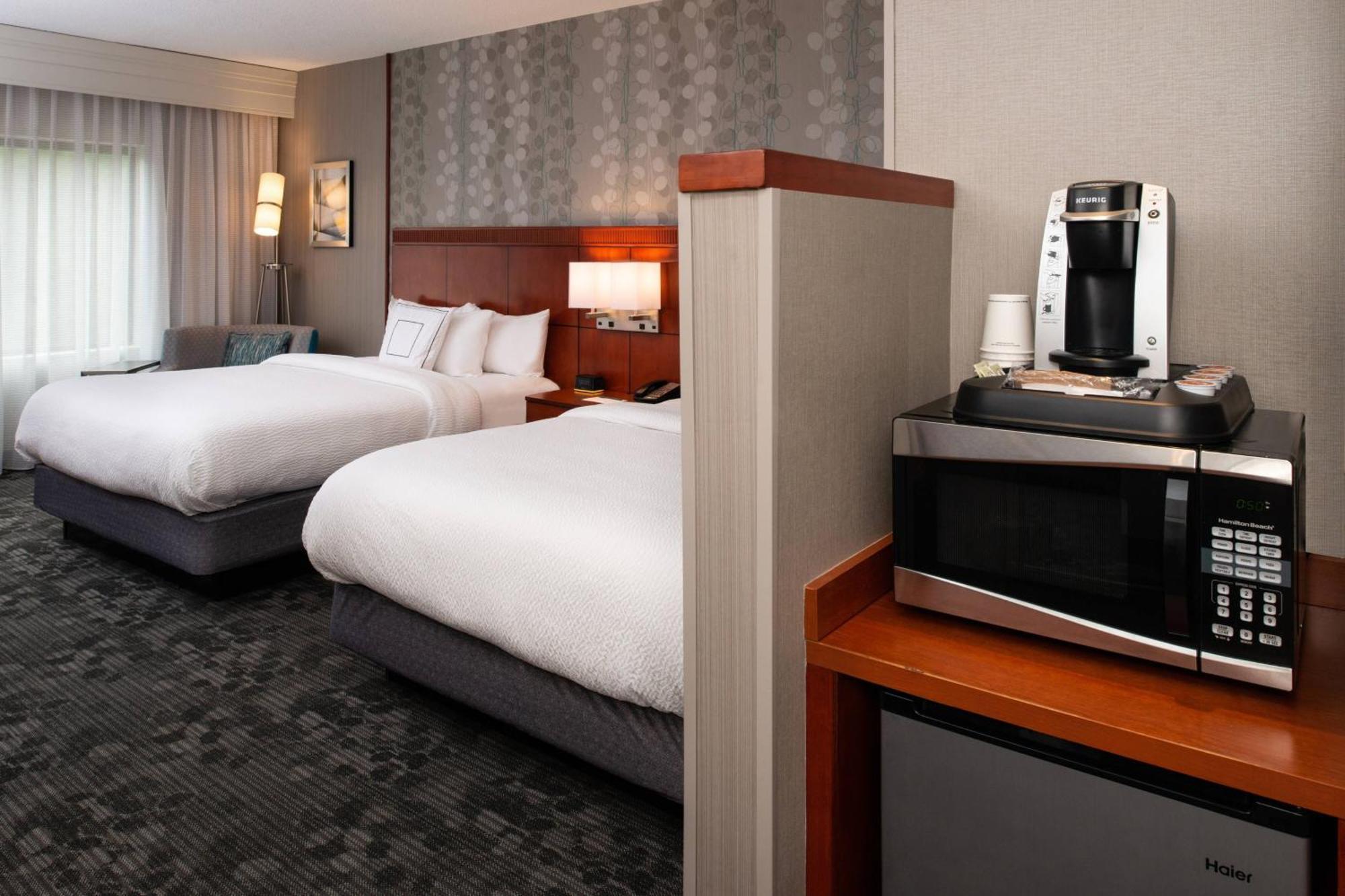 Courtyard High Point Hotel Екстериор снимка