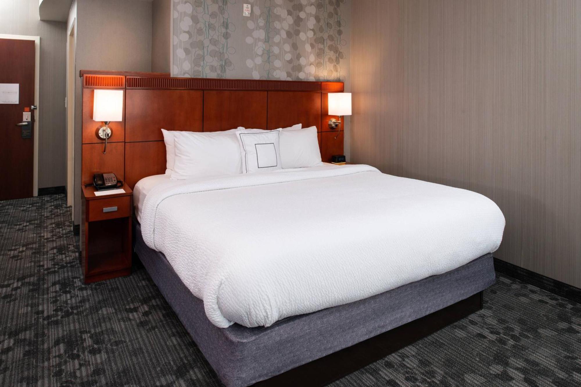 Courtyard High Point Hotel Екстериор снимка