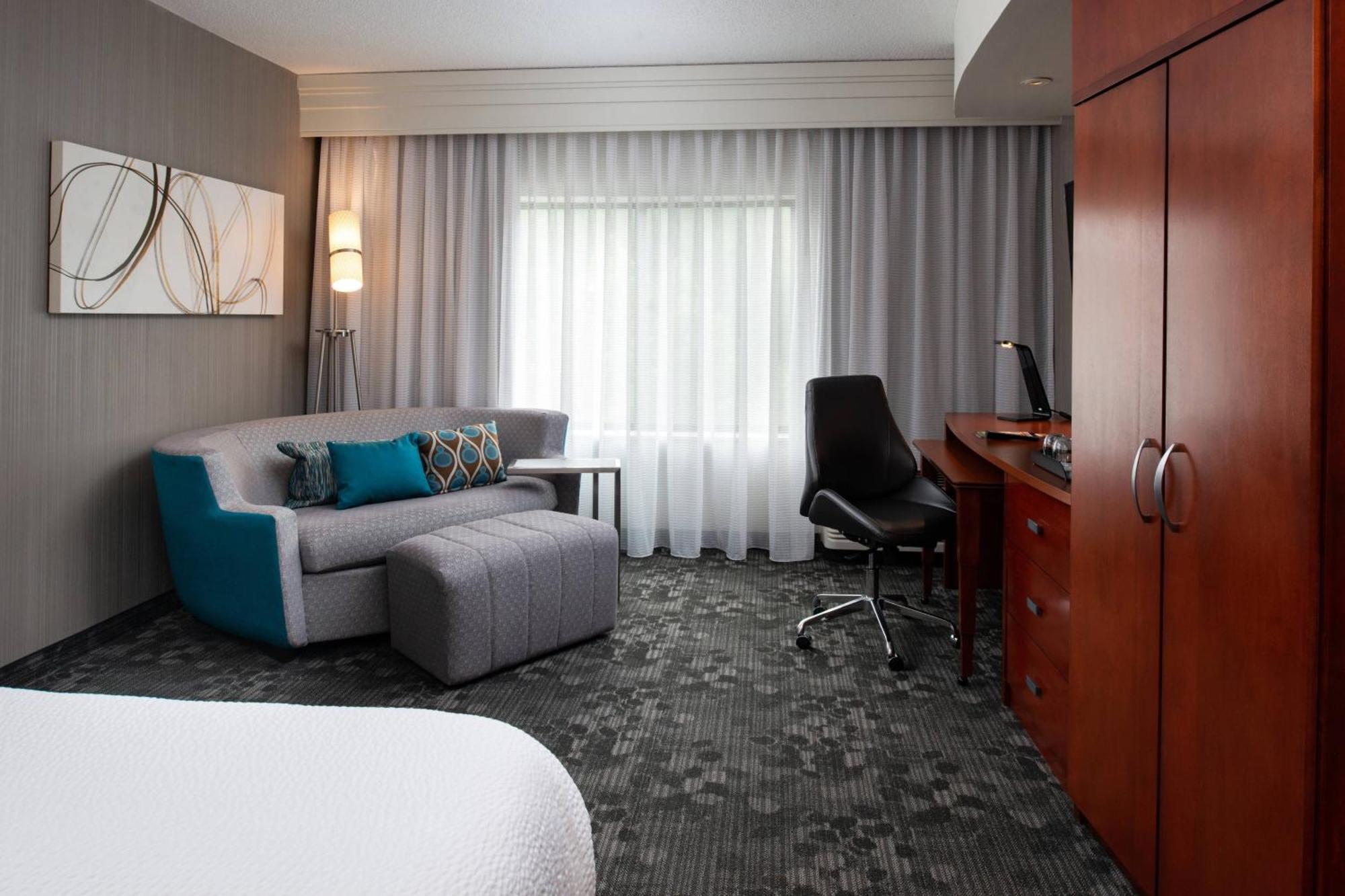 Courtyard High Point Hotel Екстериор снимка