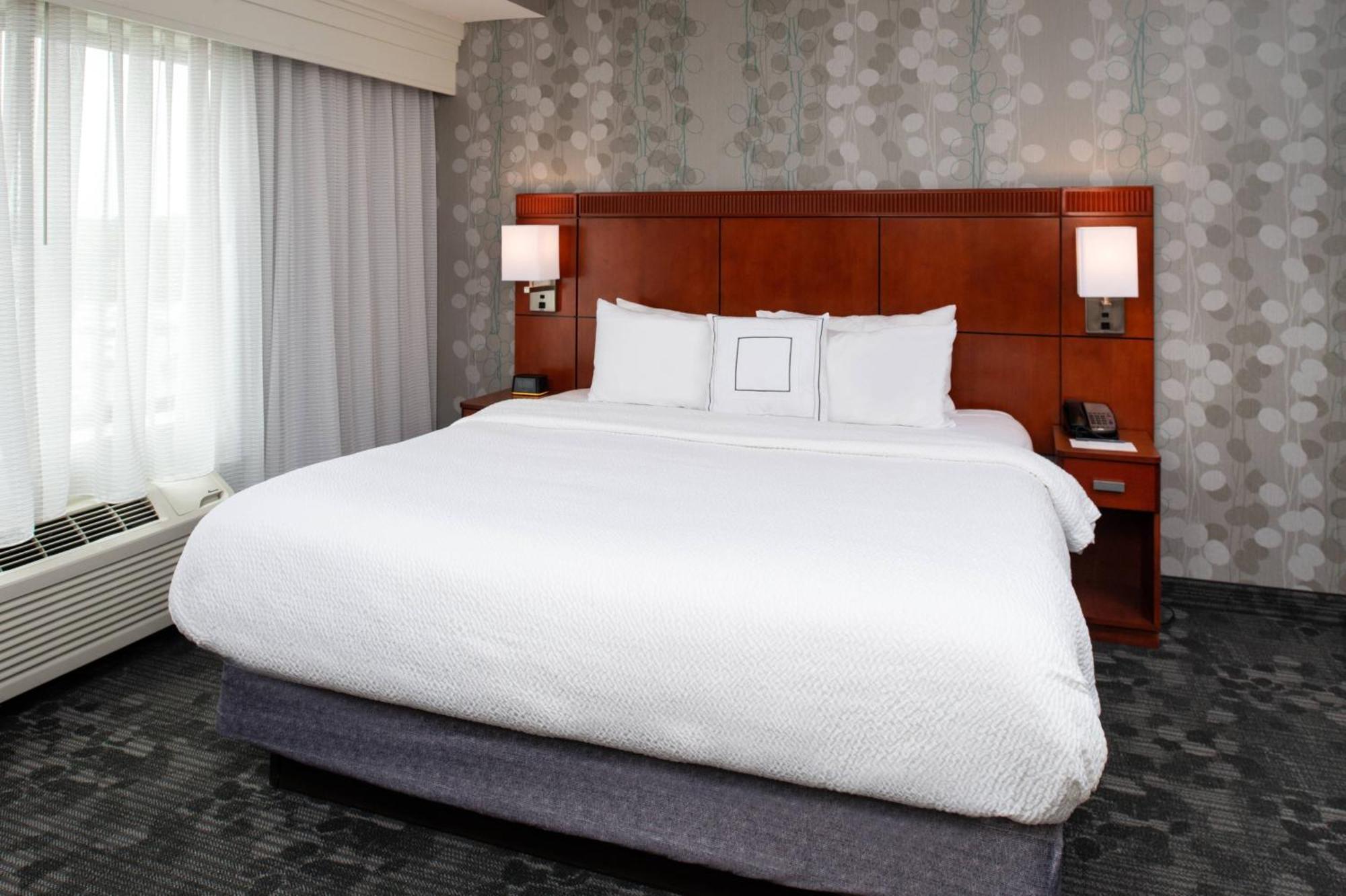 Courtyard High Point Hotel Екстериор снимка