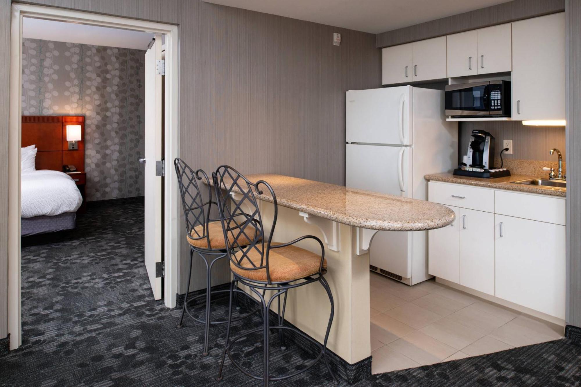 Courtyard High Point Hotel Екстериор снимка