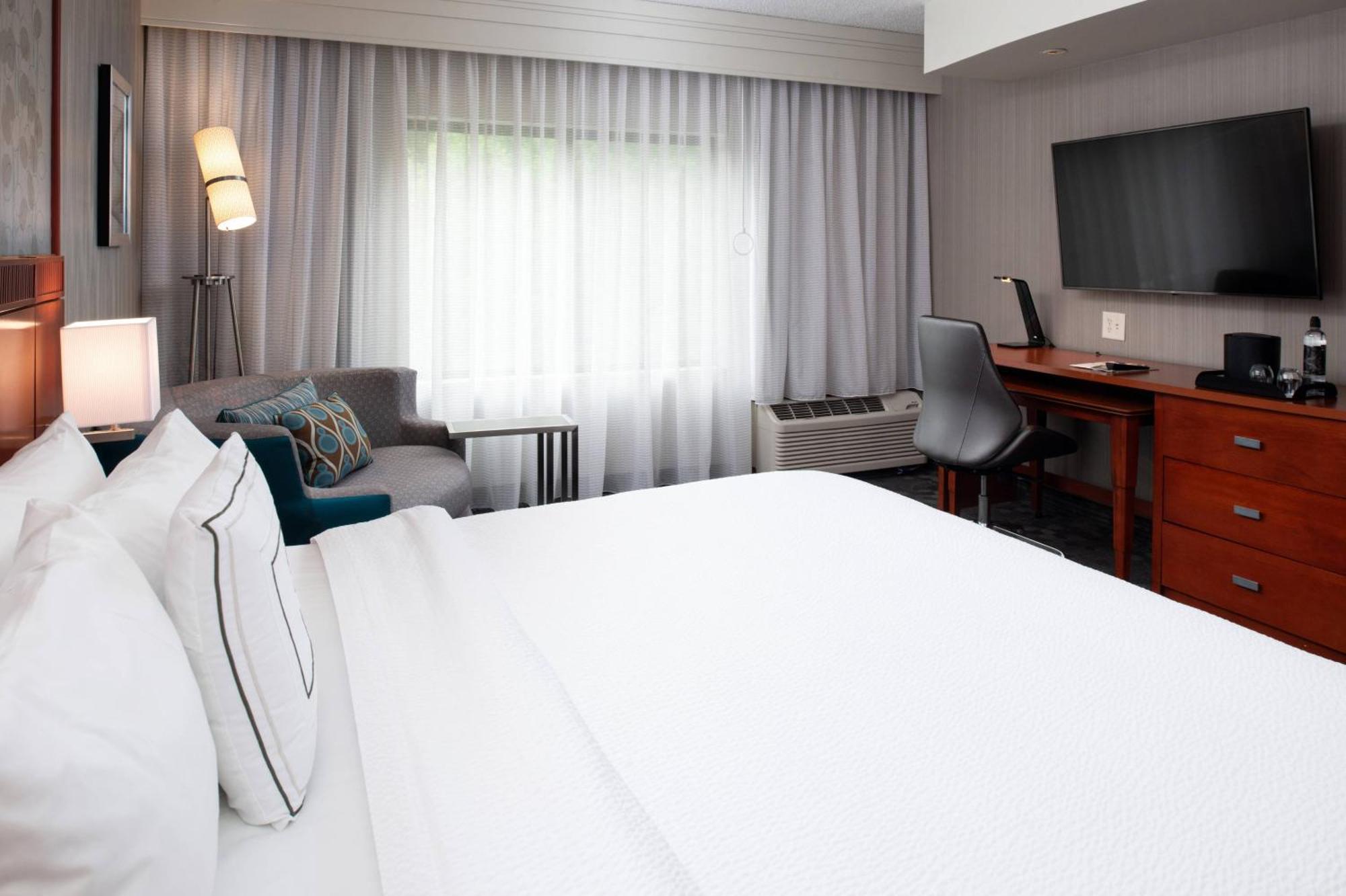 Courtyard High Point Hotel Екстериор снимка