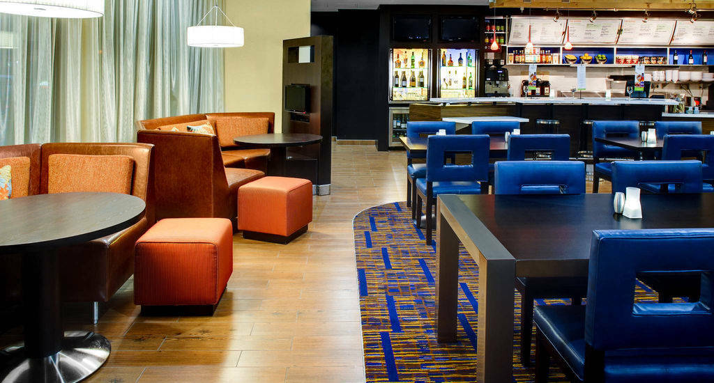 Courtyard High Point Hotel Екстериор снимка